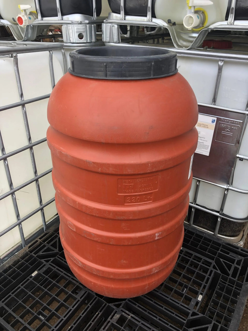 58 gallon food grade removable top rain barrel (Screw on style top) - aquacontainers