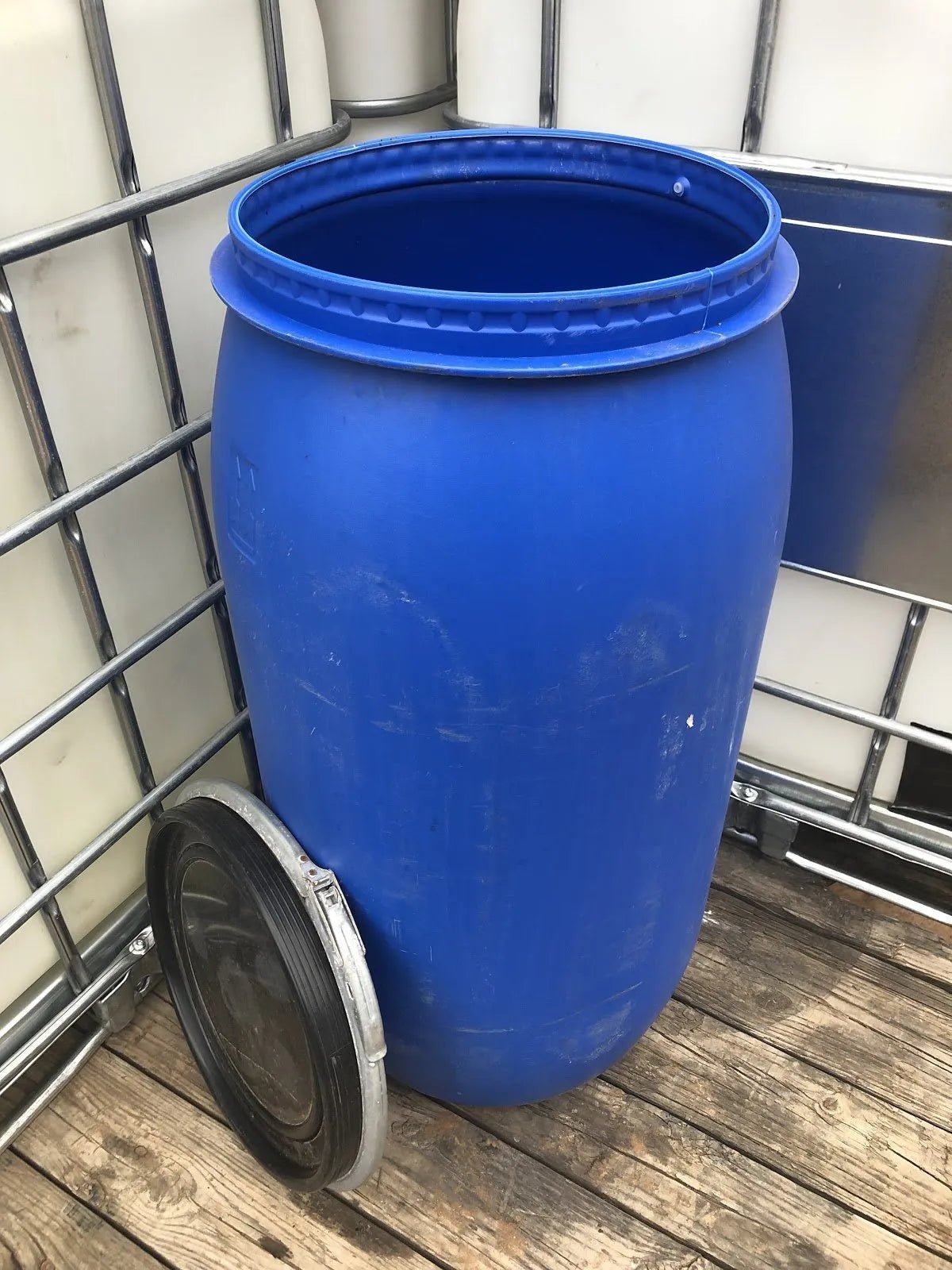 Plastic 35 Gallon Food Grade (Removable top snap ring barrel) - aquacontainers